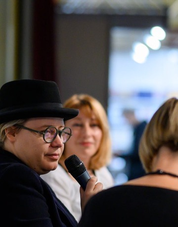 Rene Karabaš „Ona koja ostaje“ – „Dom je ondje gdje ti odrežu krila“