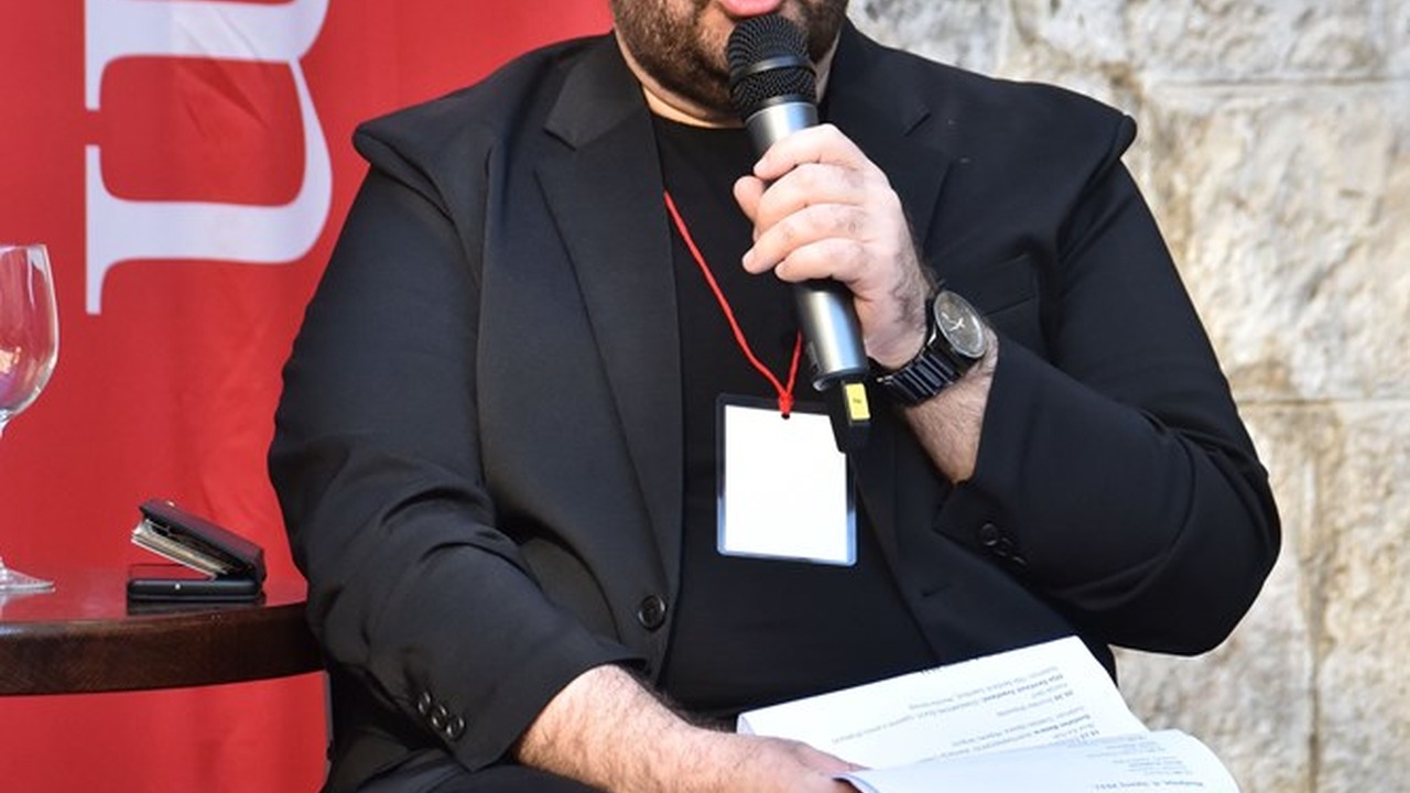 Poznati voditelj Sa(n)jma knjige u Istri Aljoša Pužar predstavlja se kao pjesnik